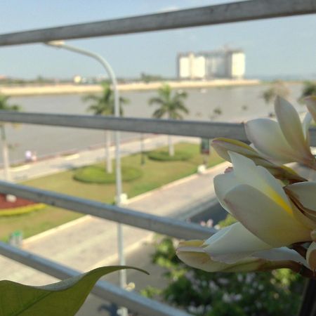 New Season Riverside Hotel Phnom Penh Exterior foto