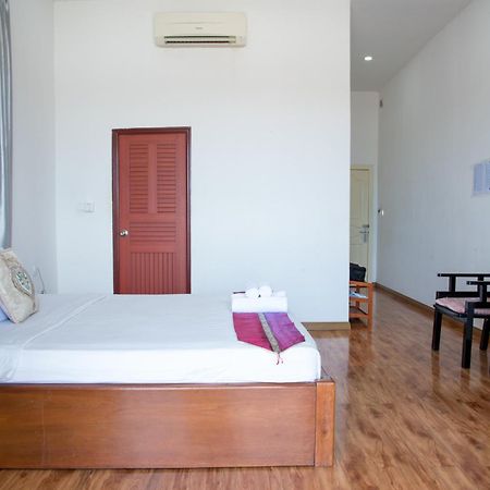 New Season Riverside Hotel Phnom Penh Exterior foto
