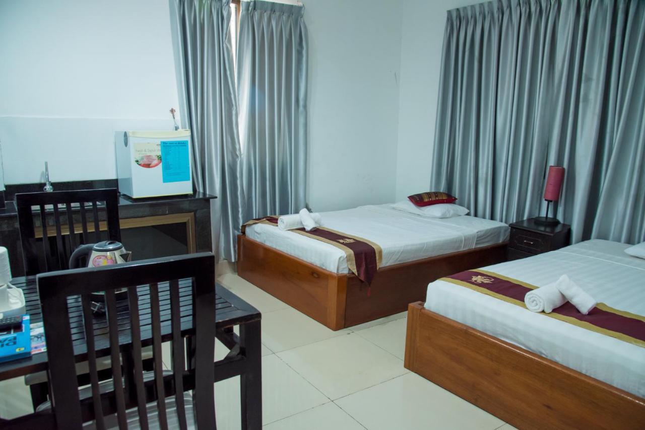 New Season Riverside Hotel Phnom Penh Exterior foto