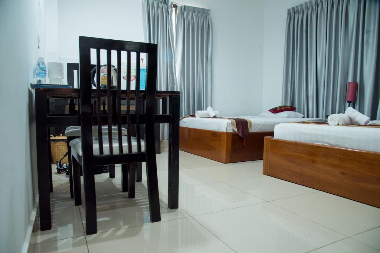 New Season Riverside Hotel Phnom Penh Exterior foto