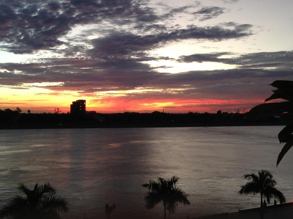 New Season Riverside Hotel Phnom Penh Exterior foto