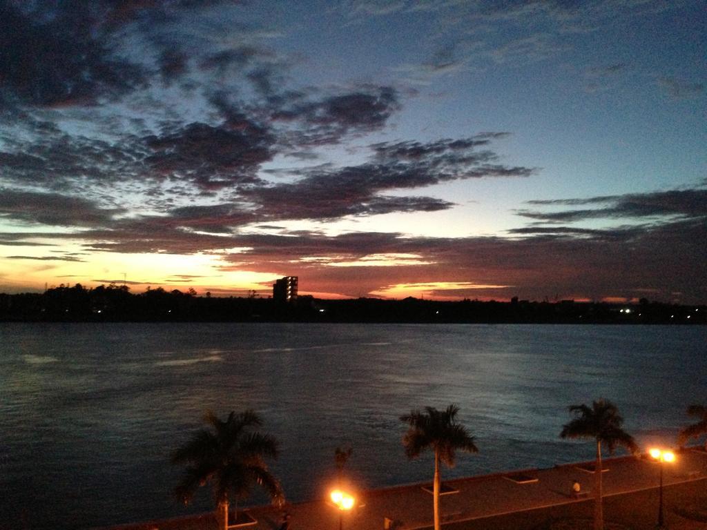 New Season Riverside Hotel Phnom Penh Exterior foto