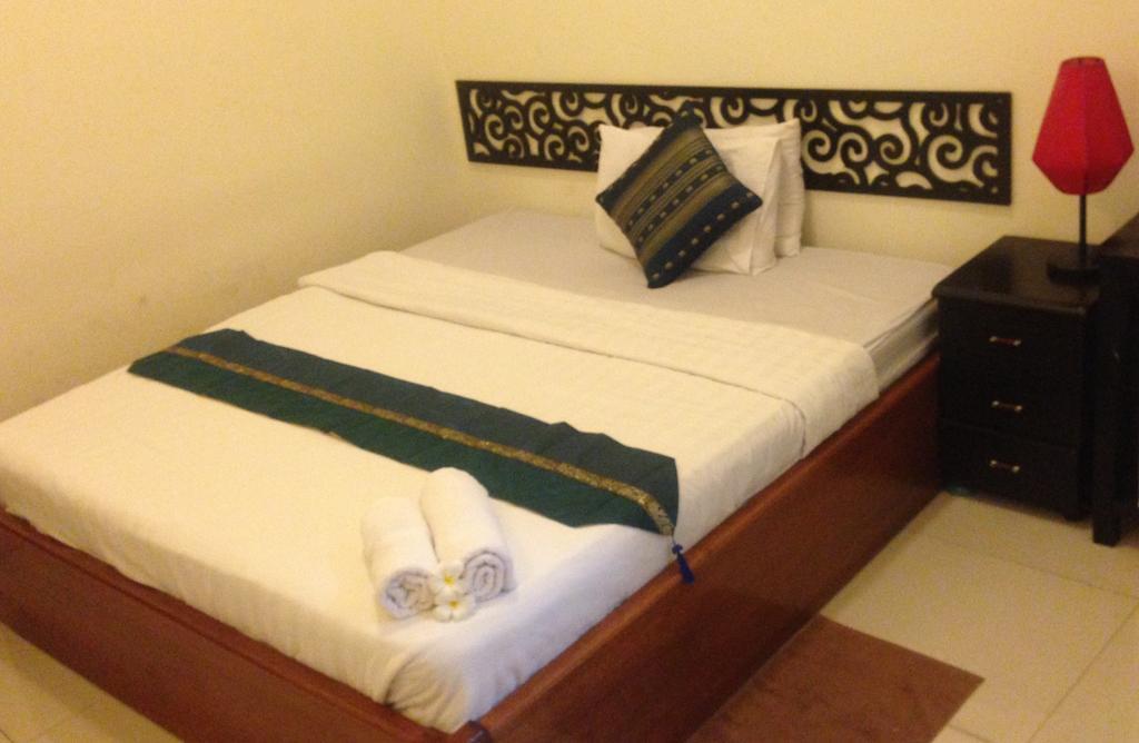 New Season Riverside Hotel Phnom Penh Exterior foto