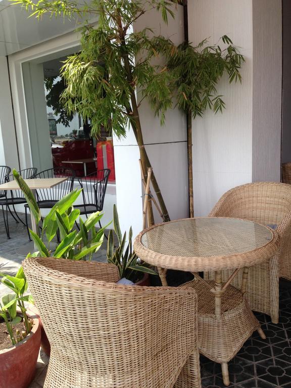 New Season Riverside Hotel Phnom Penh Exterior foto