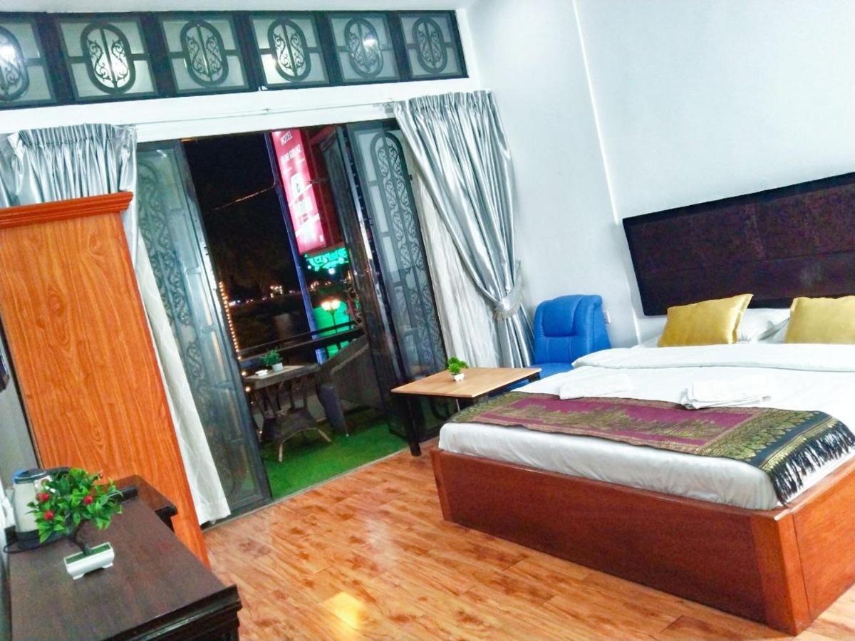 New Season Riverside Hotel Phnom Penh Exterior foto