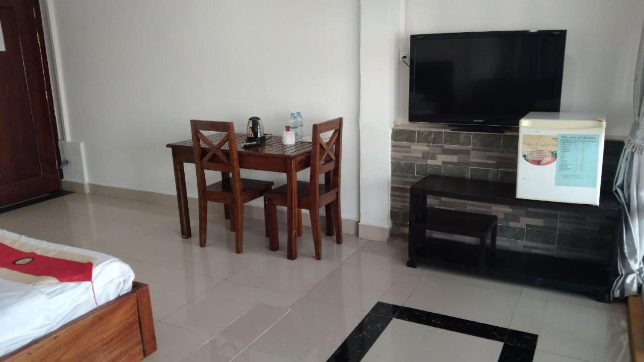 New Season Riverside Hotel Phnom Penh Exterior foto