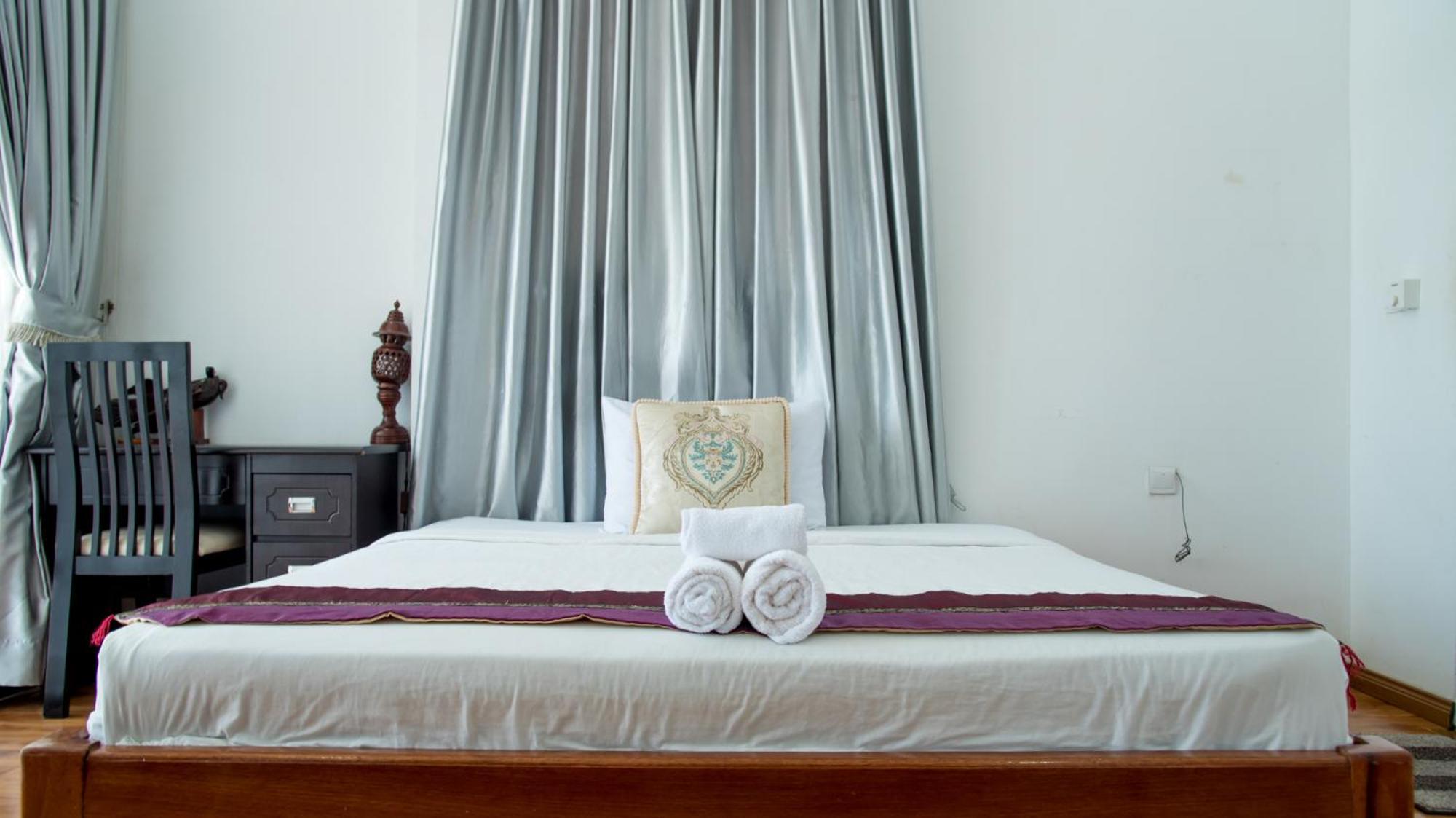 New Season Riverside Hotel Phnom Penh Exterior foto