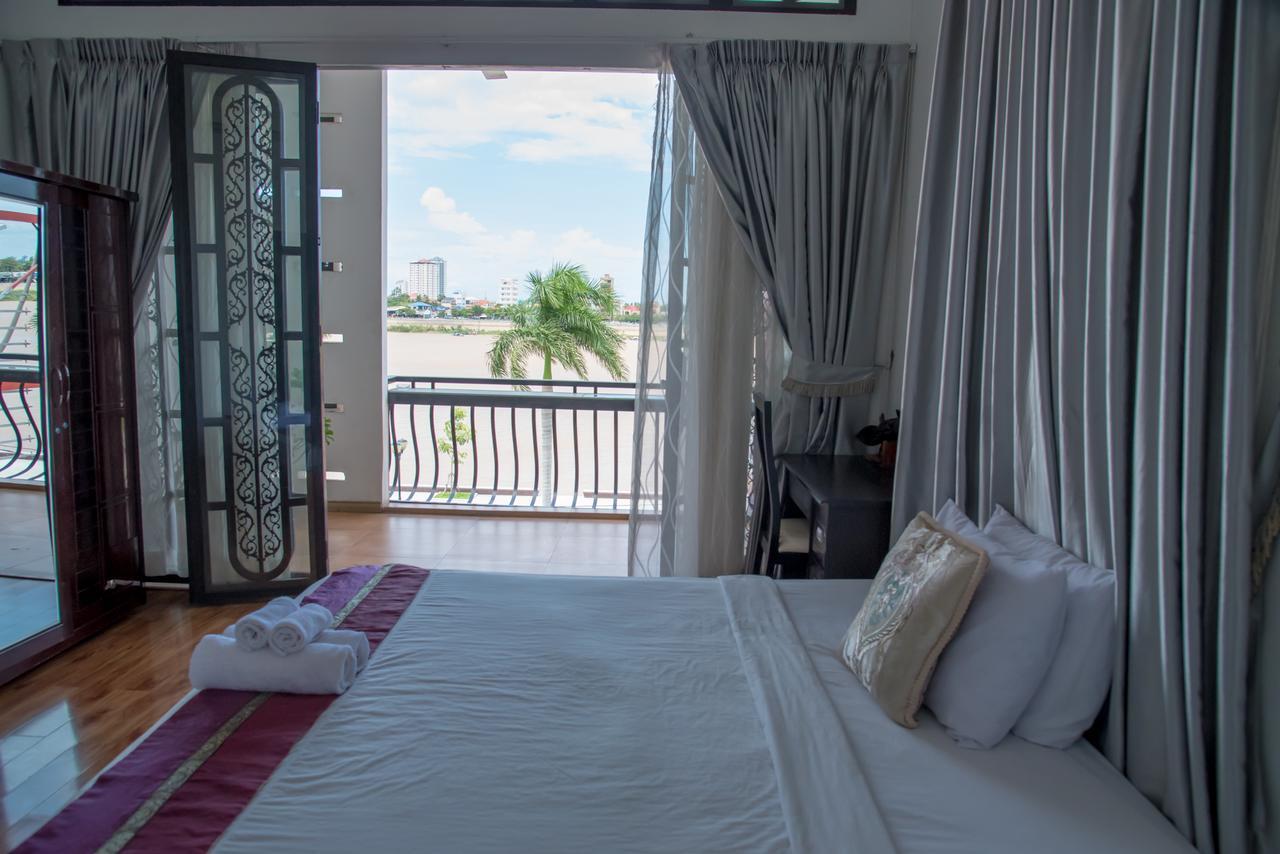 New Season Riverside Hotel Phnom Penh Exterior foto