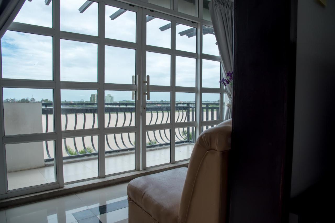 New Season Riverside Hotel Phnom Penh Exterior foto