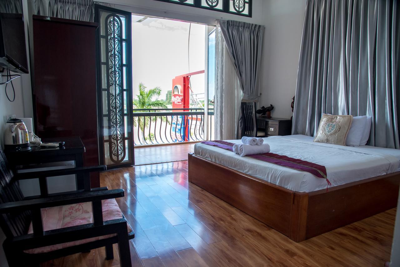 New Season Riverside Hotel Phnom Penh Exterior foto
