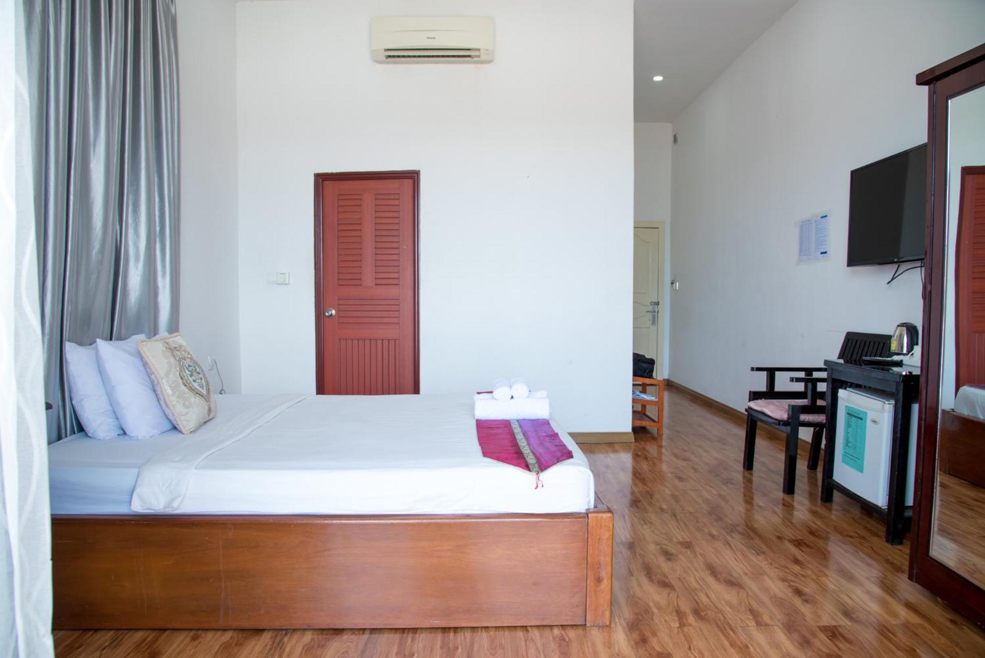 New Season Riverside Hotel Phnom Penh Exterior foto