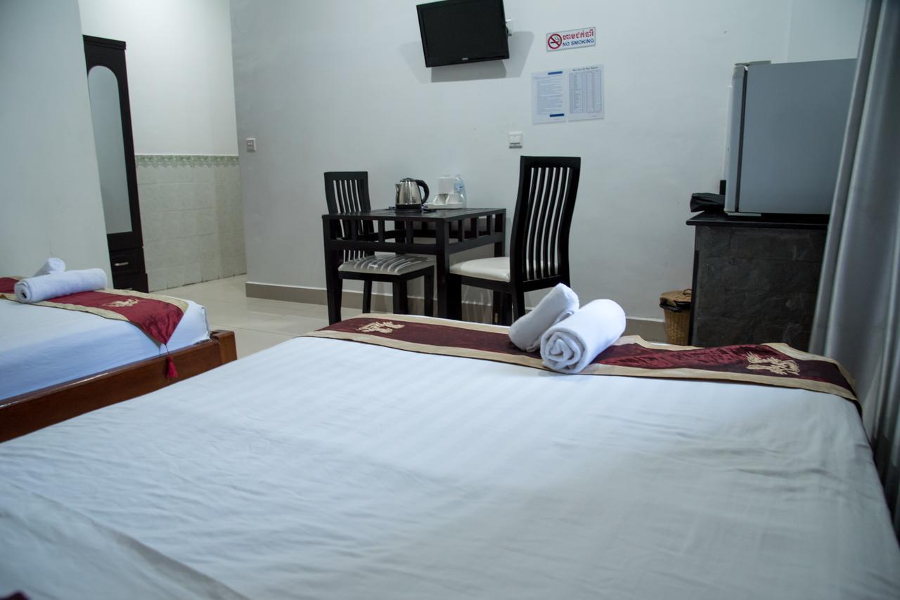 New Season Riverside Hotel Phnom Penh Exterior foto