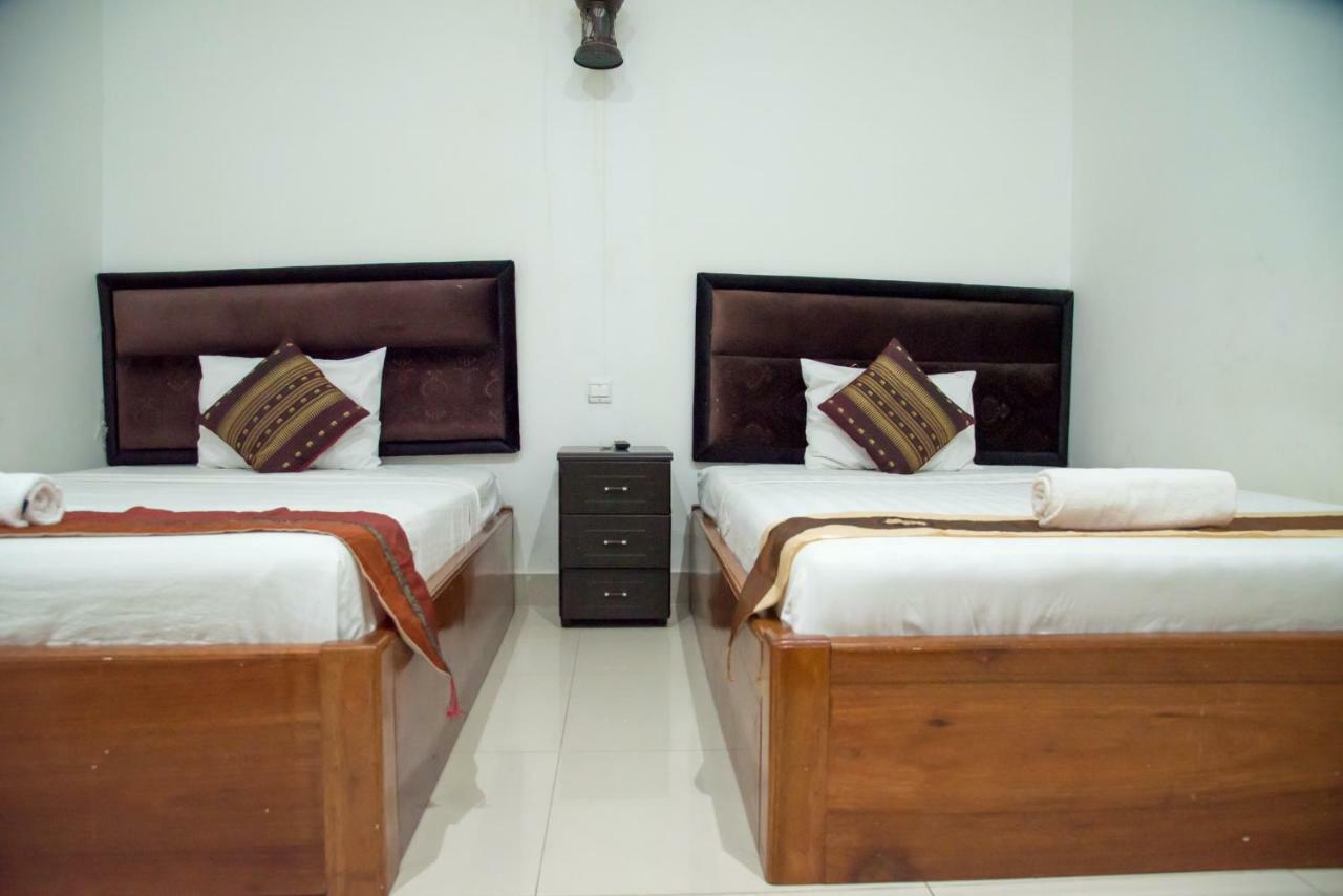 New Season Riverside Hotel Phnom Penh Exterior foto